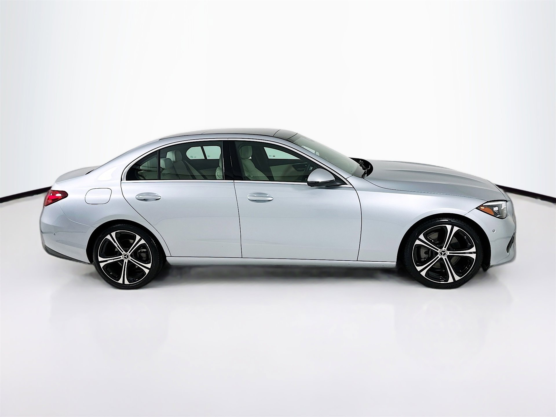 Used 2025 Mercedes-Benz C 300 Sedan image 9