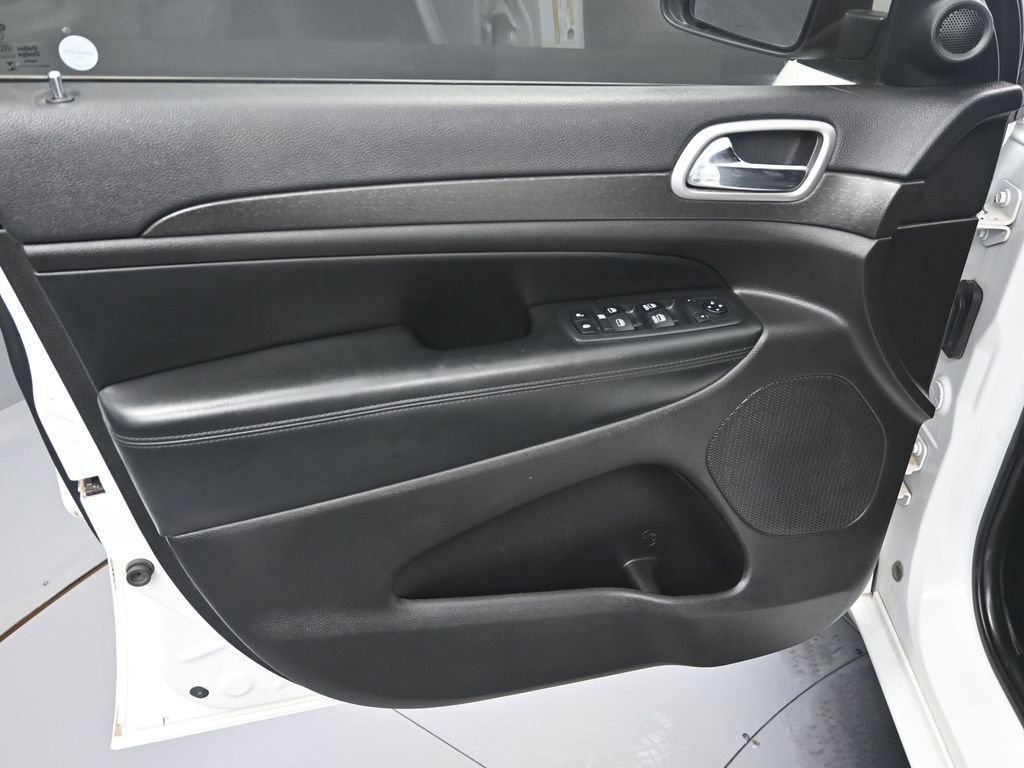 Used 2018 Jeep Grand Cherokee Altitude image 10