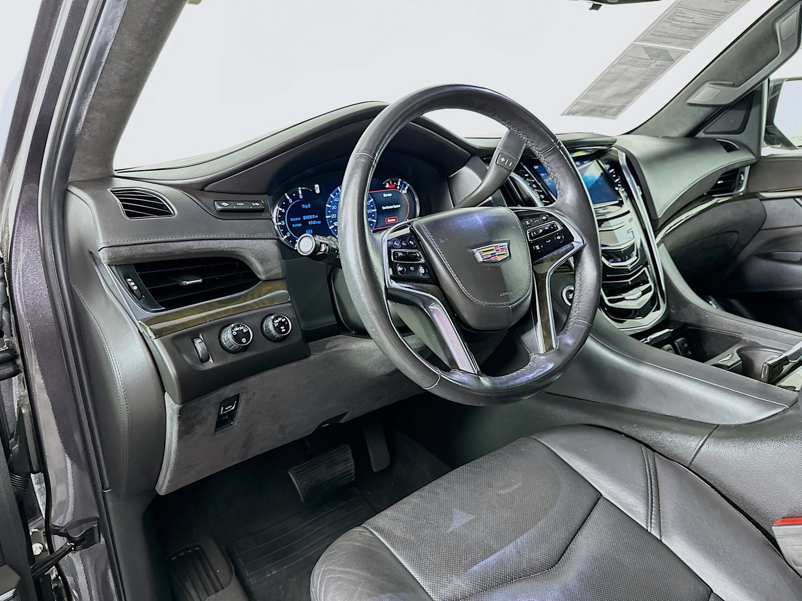Used 2017 Cadillac Escalade Platinum AWD/4WD image 11