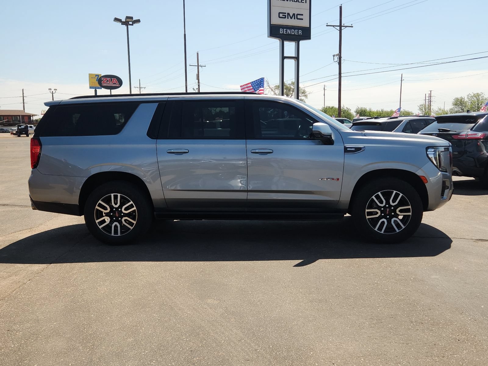 Used 2024 GMC Yukon XL AT4 w/ AT4 Premium Package AWD/4WD image 5