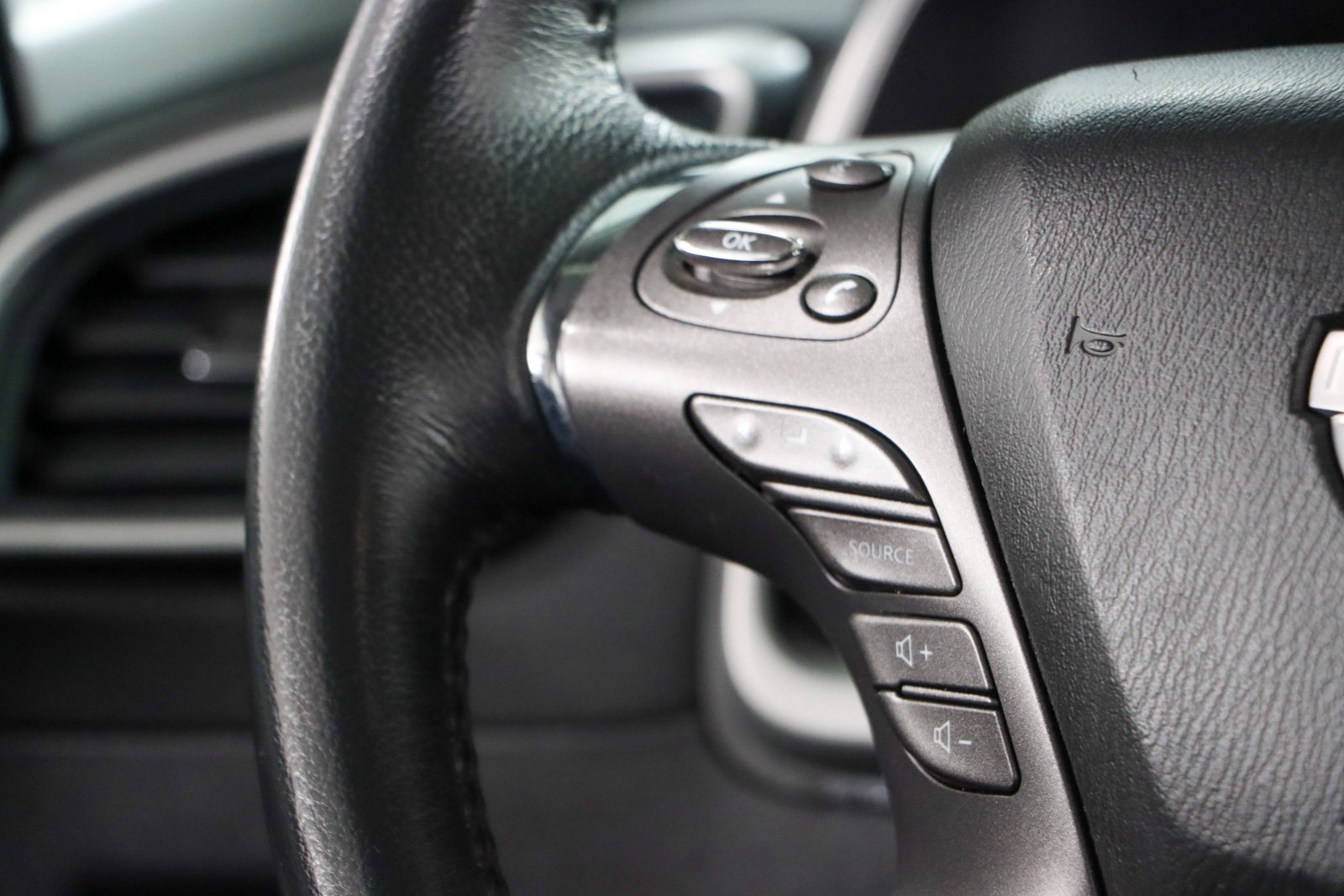 Used 2023 Nissan Murano SV FWD image 13