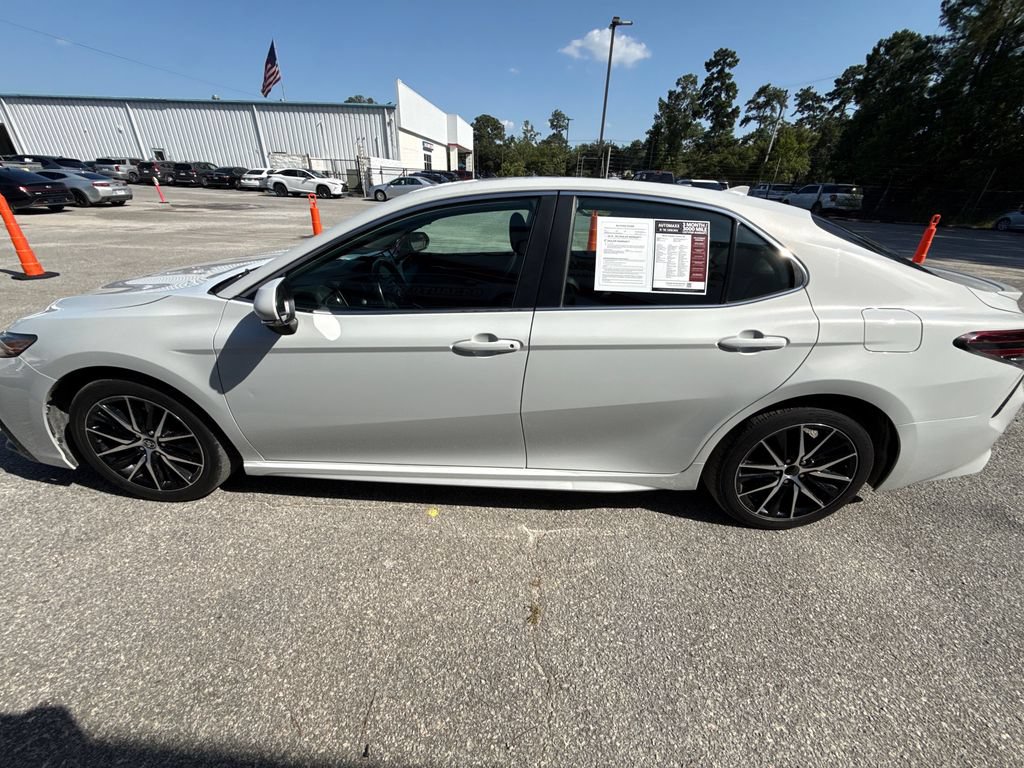 Used 2023 Toyota Camry SE FWD image 5