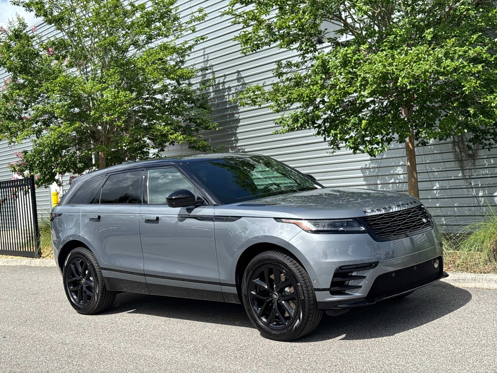 New 2026 Land Rover Range Rover Velar Dynamic SE image 7