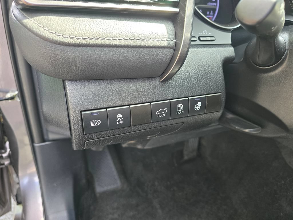 Used 2022 Toyota Camry SE w/ Cold Weather Package AWD/4WD image 18