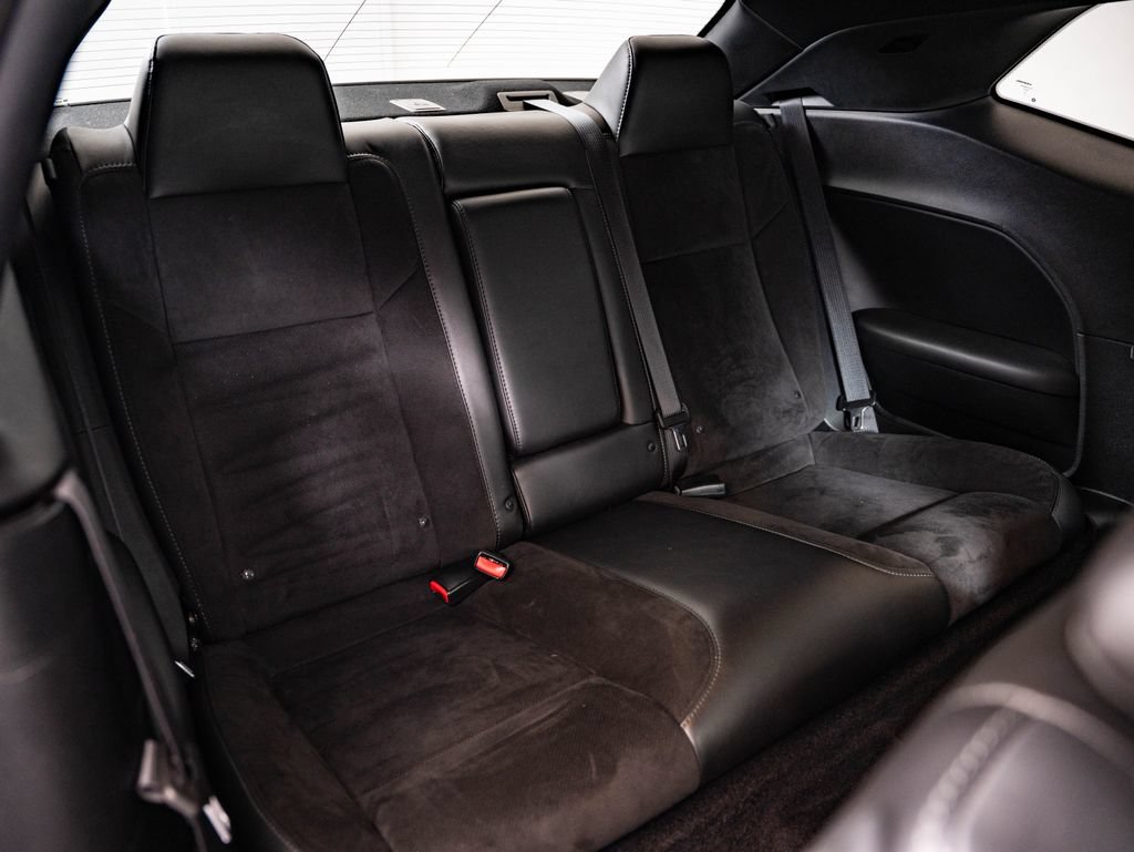 Used 2017 Dodge Challenger R/T Scat Pack w/ Leather Interior Group RWD image 39