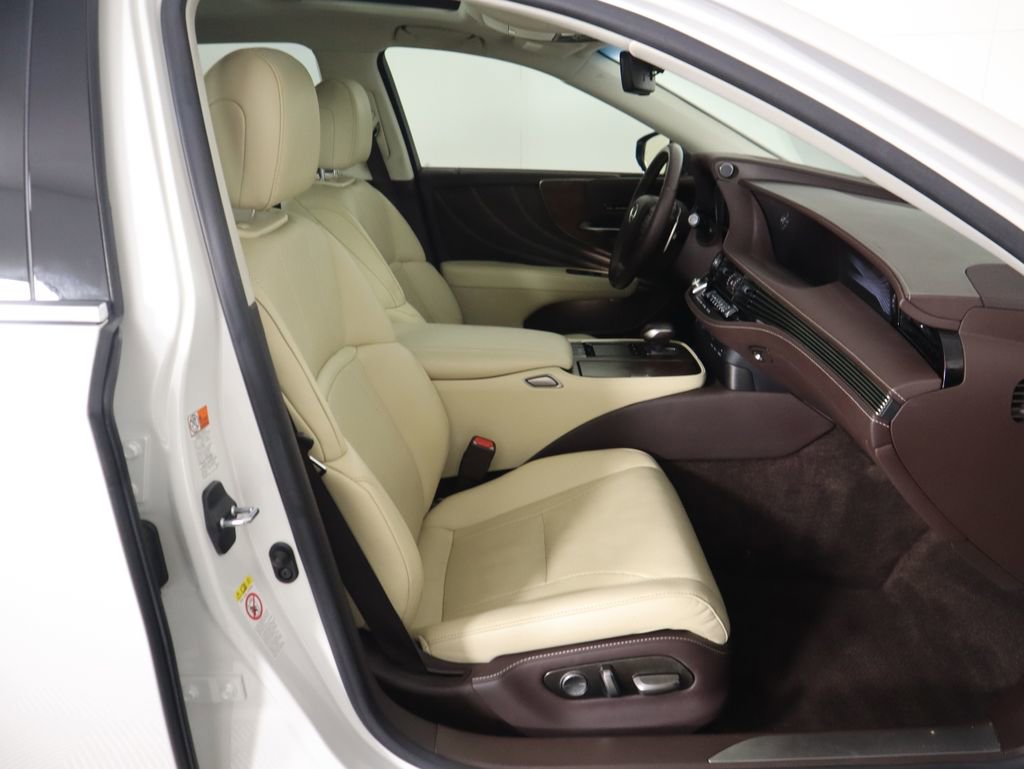 Used 2018 Lexus LS 500 w/ Accessory Package (Z2) image 21