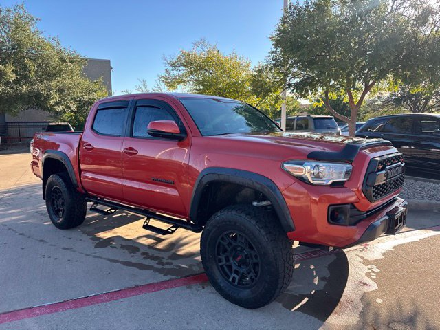 Used 2016 Toyota Tacoma TRD Off-Road w/ Premium & Technology Package AWD/4WD image 3