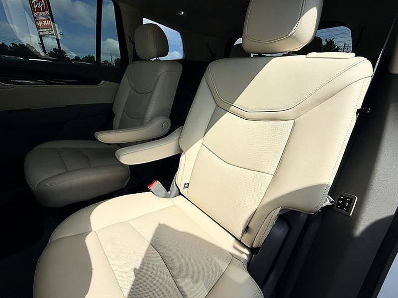 Used 2022 Cadillac XT6 Premium Luxury w/ Technology Package FWD image 19