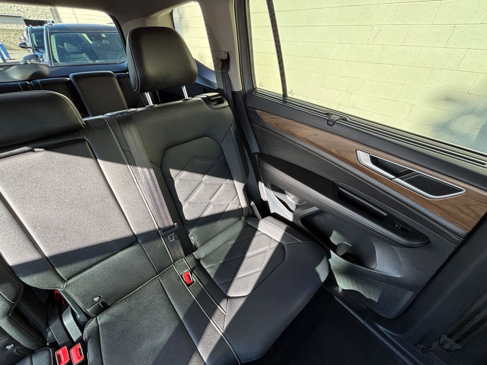 Used 2025 Volkswagen Atlas SE image 38