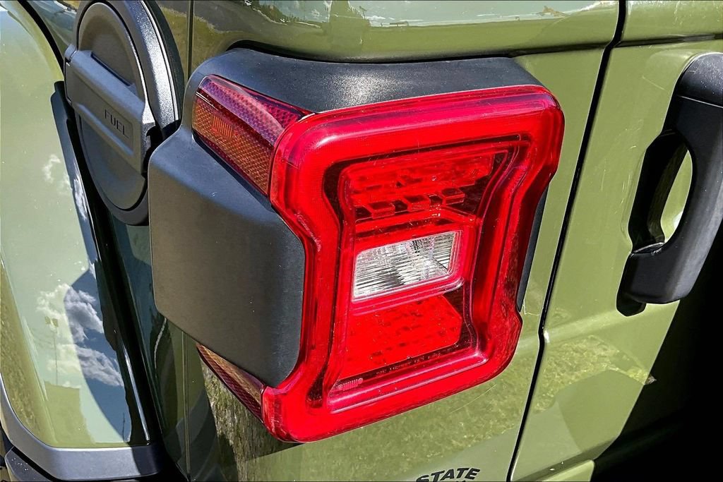 Used 2021 Jeep Wrangler Unlimited Sahara AWD/4WD image 25