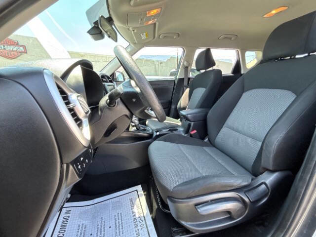 Used 2022 Kia Soul LX w/ Technology Package FWD image 17