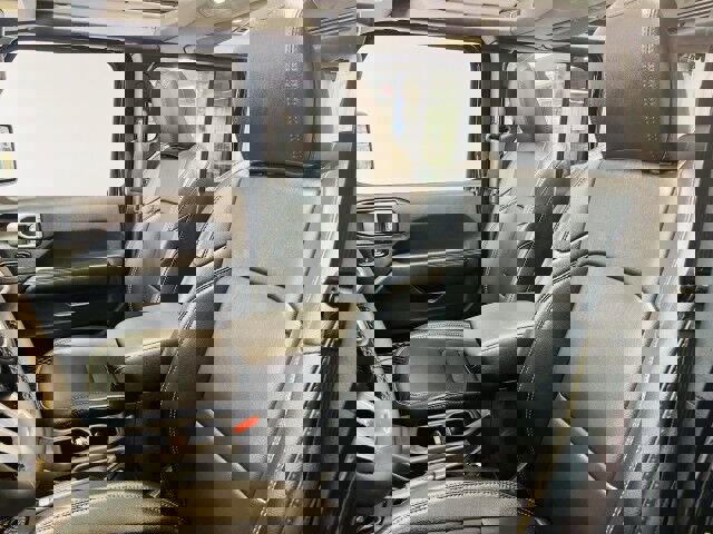 Used 2024 Jeep Wrangler Sahara w/ Technology Group AWD/4WD image 7