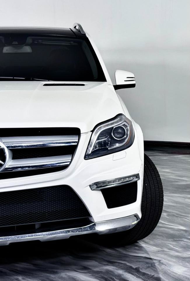 Used 2015 Mercedes-Benz GL 550 4MATIC w/ Driver Assistance Package image 6