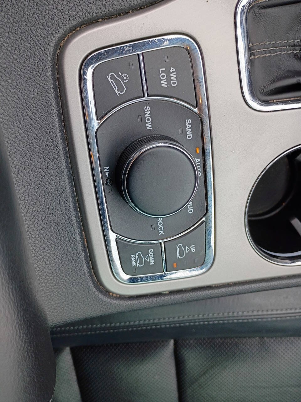 Used 2019 Jeep Grand Cherokee Overland AWD/4WD image 20