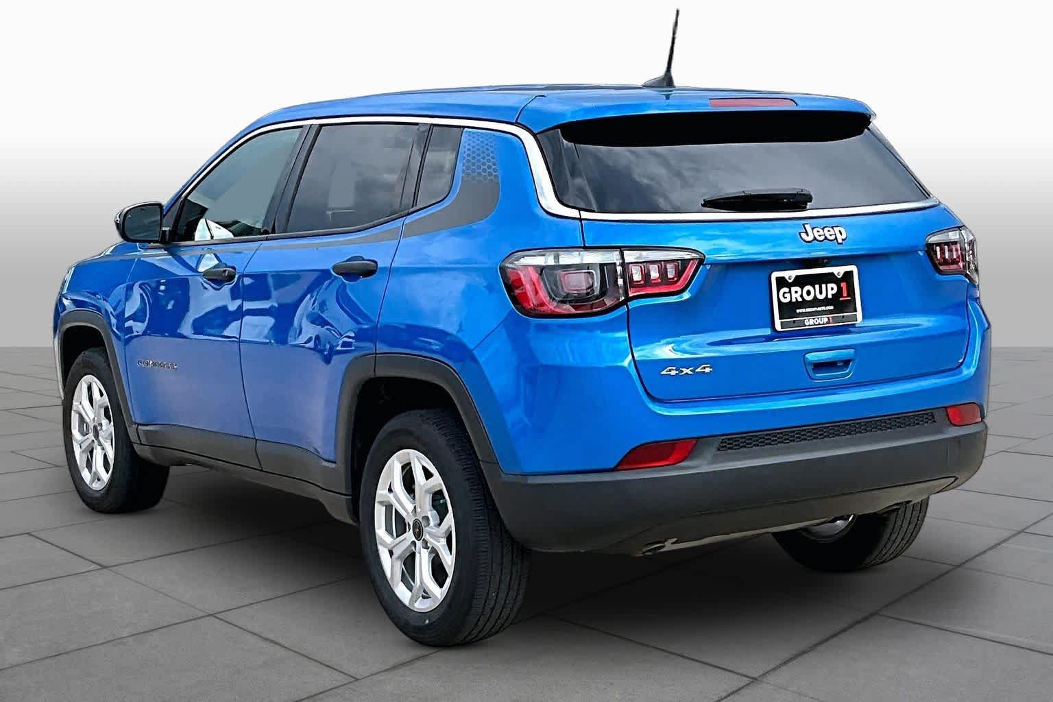 Used 2025 Jeep Compass Sport w/ Mopar Graphics Package AWD/4WD image 13
