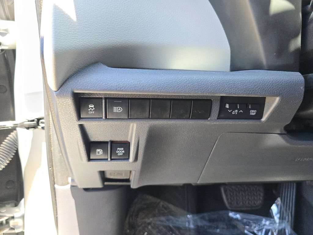 Used 2021 Toyota Sienna LE FWD image 32