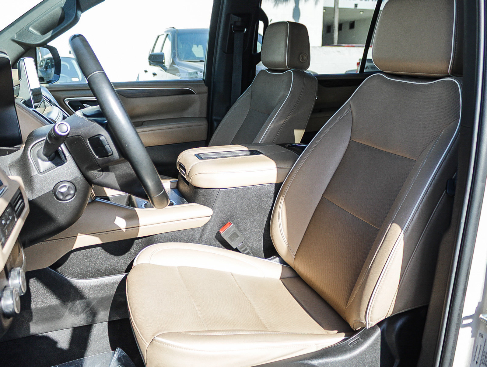 Used 2024 Chevrolet Suburban Premier RWD image 17