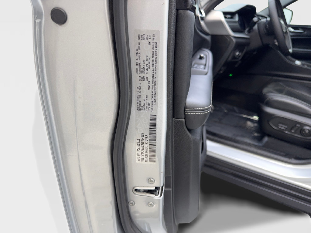 Used 2025 Jeep Grand Cherokee Altitude RWD image 85