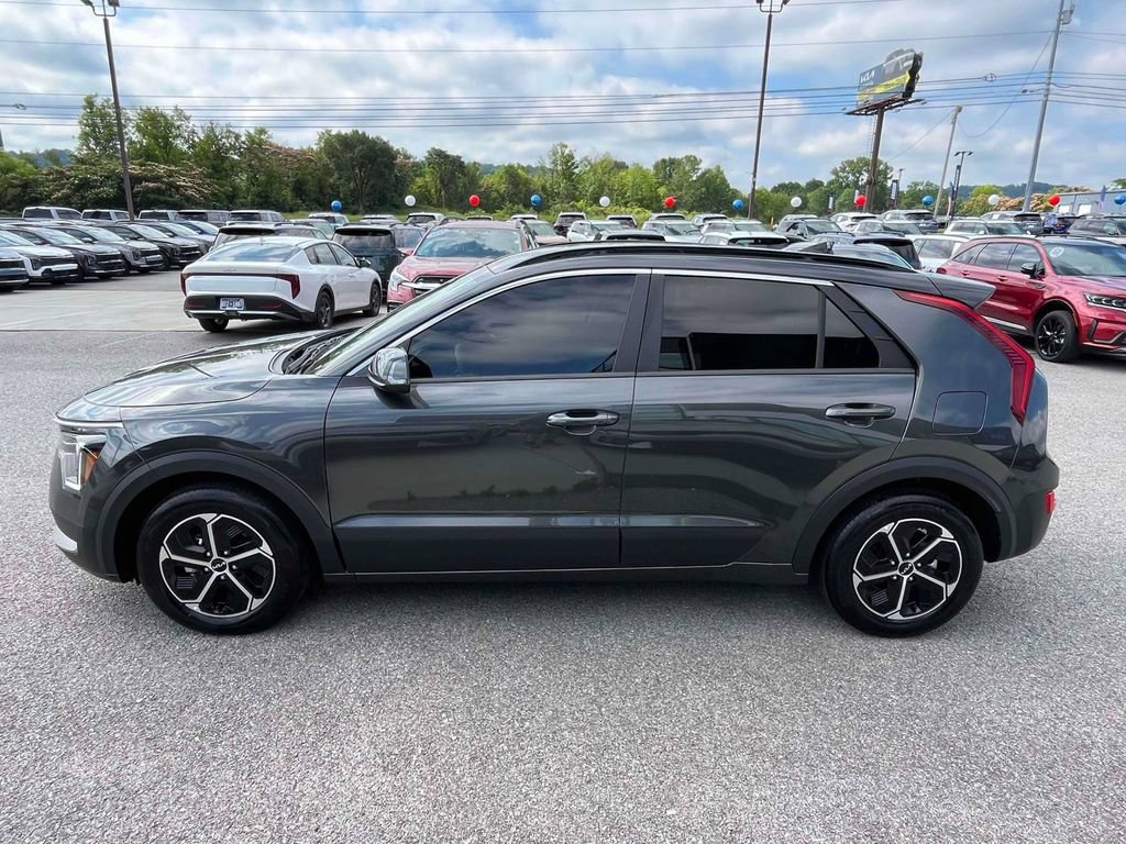 Certified 2025 Kia Niro EX FWD image 31