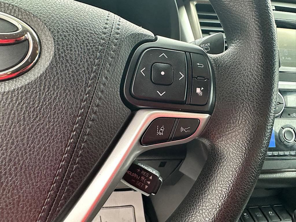 Certified 2018 Toyota Highlander LE image 23