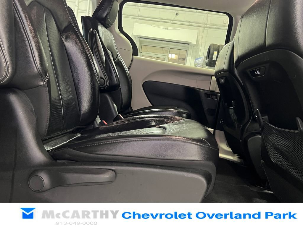 Used 2022 Chrysler Pacifica Touring-L FWD image 32