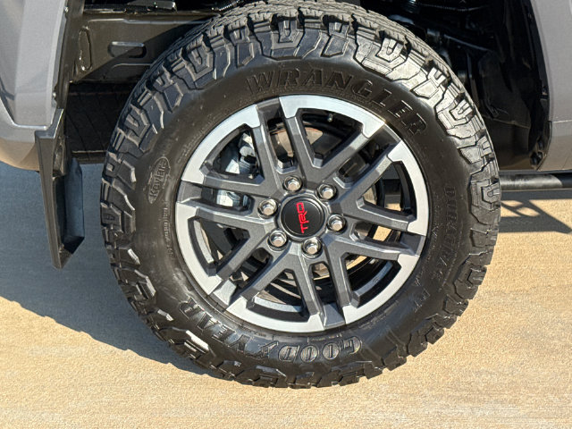 Used 2024 Toyota Tacoma TRD Sport AWD/4WD image 9