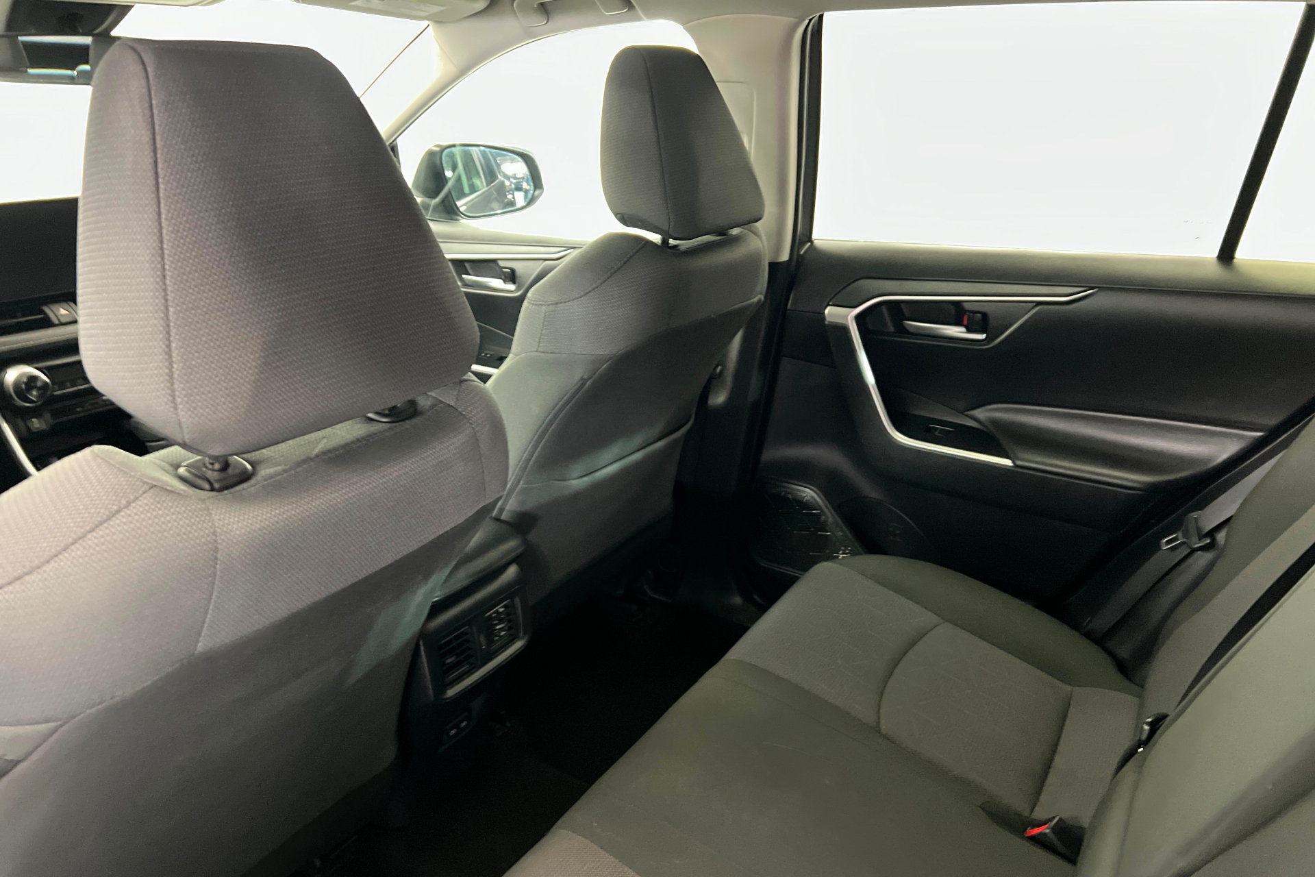 Used 2025 Toyota RAV4 XLE FWD image 20