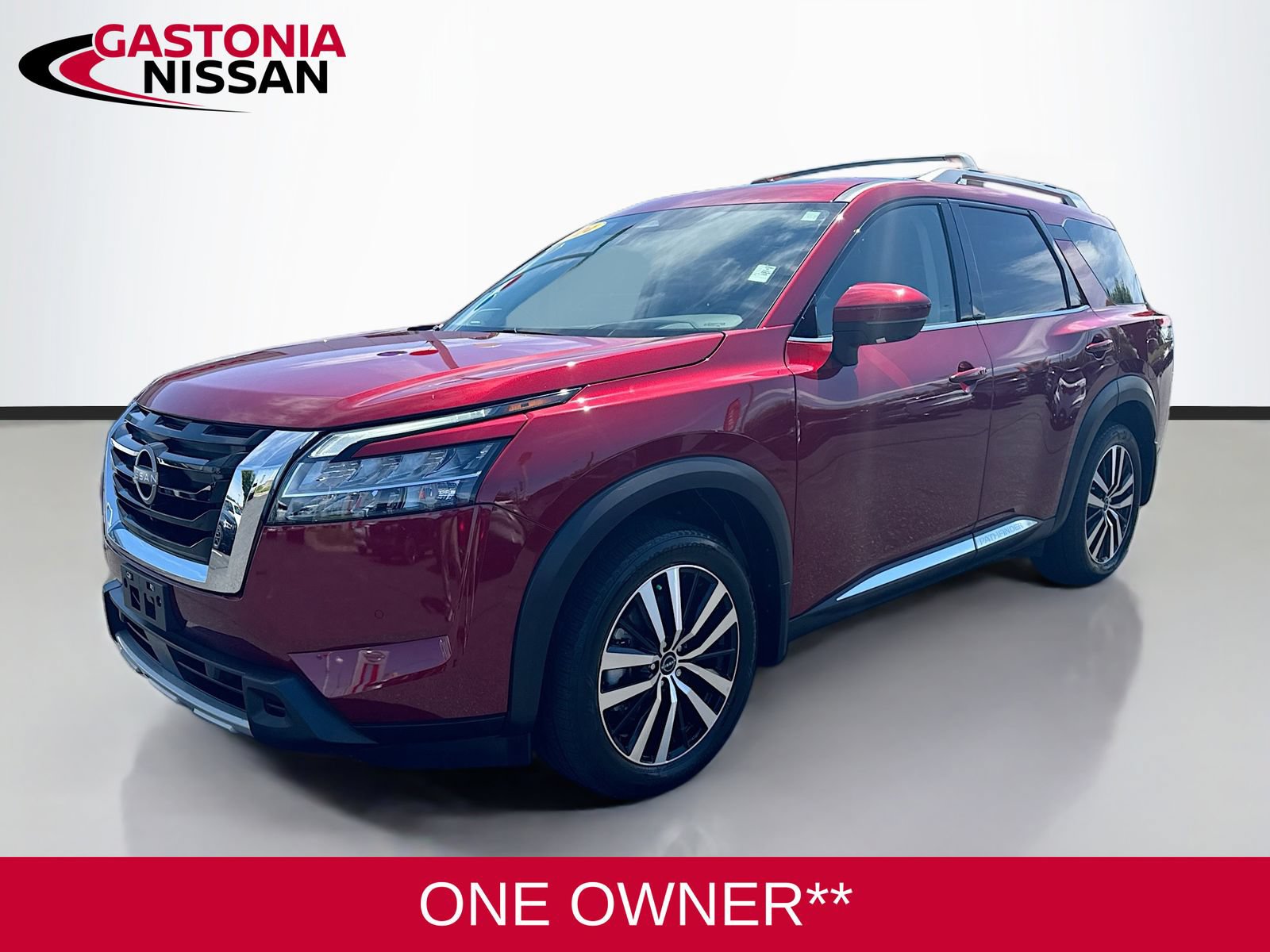 Used 2024 Nissan Pathfinder Platinum w/ Cargo Package FWD image 3