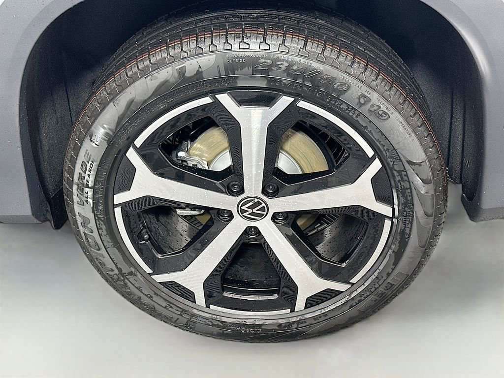 New 2026 Volkswagen Tiguan SE image 7
