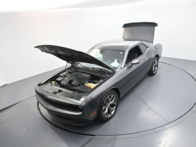 Used 2016 Dodge Challenger SXT w/ Driver Convenience Group RWD image 39