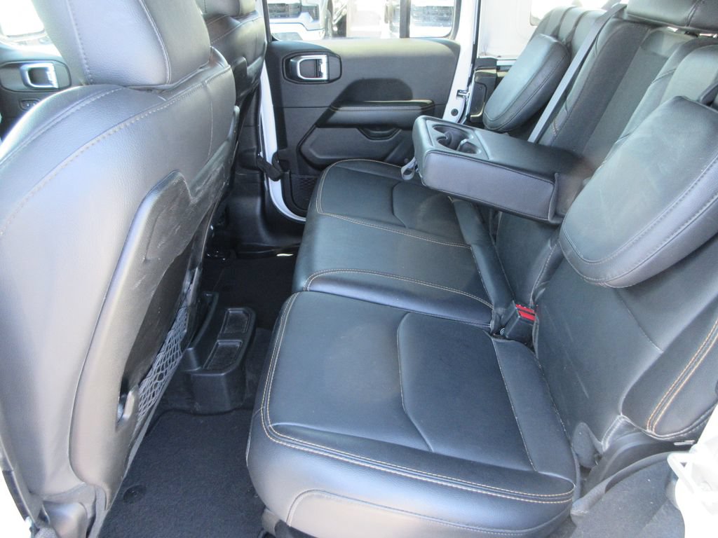 Used 2024 Jeep Wrangler Unlimited Sahara w/ Technology Group AWD/4WD image 15