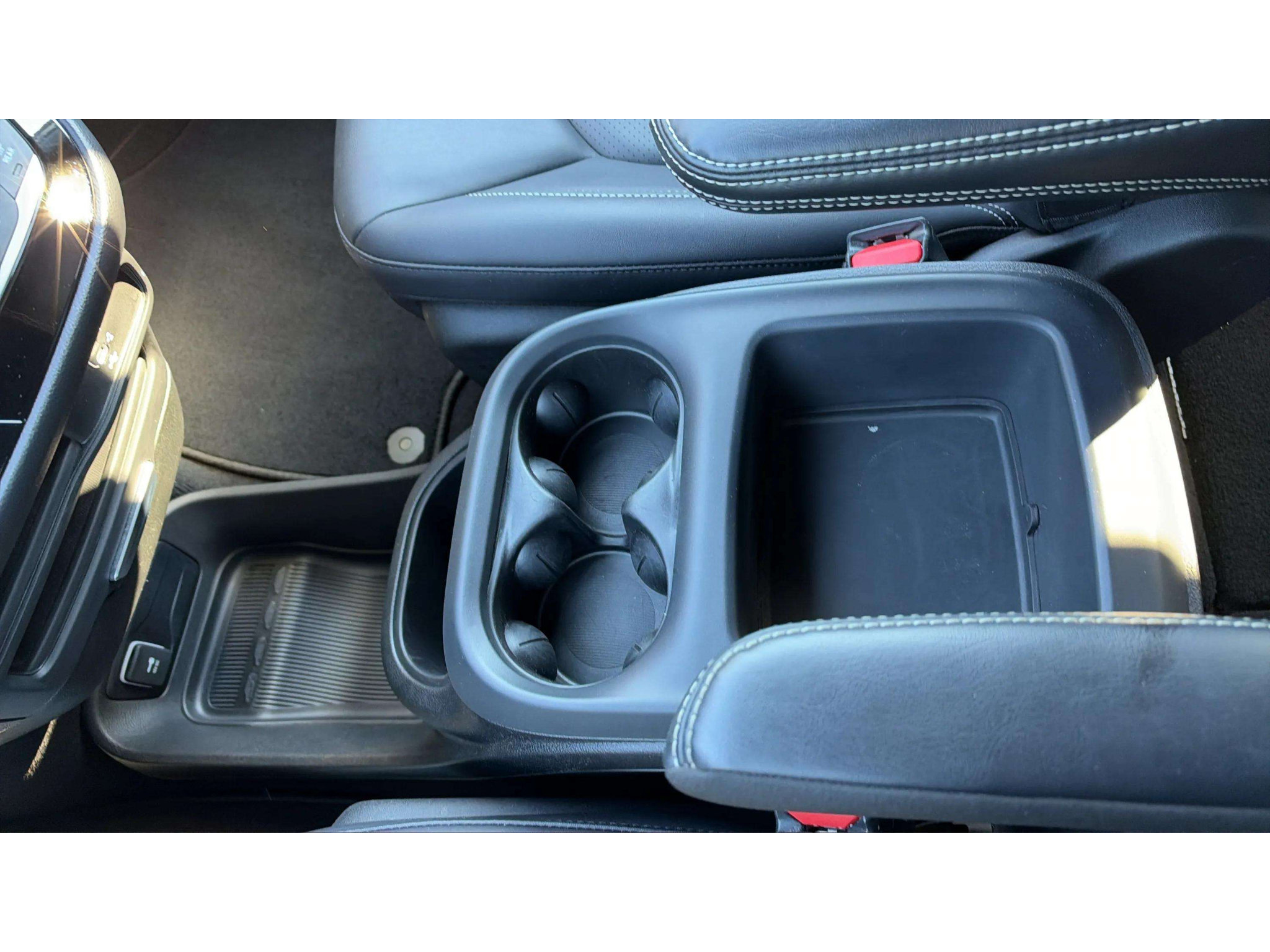 Used 2026 Chrysler Pacifica Select FWD image 24