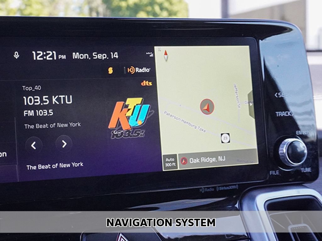 Used 2023 Kia Sorento S w/ Panoramic Sunroof Package AWD/4WD image 3