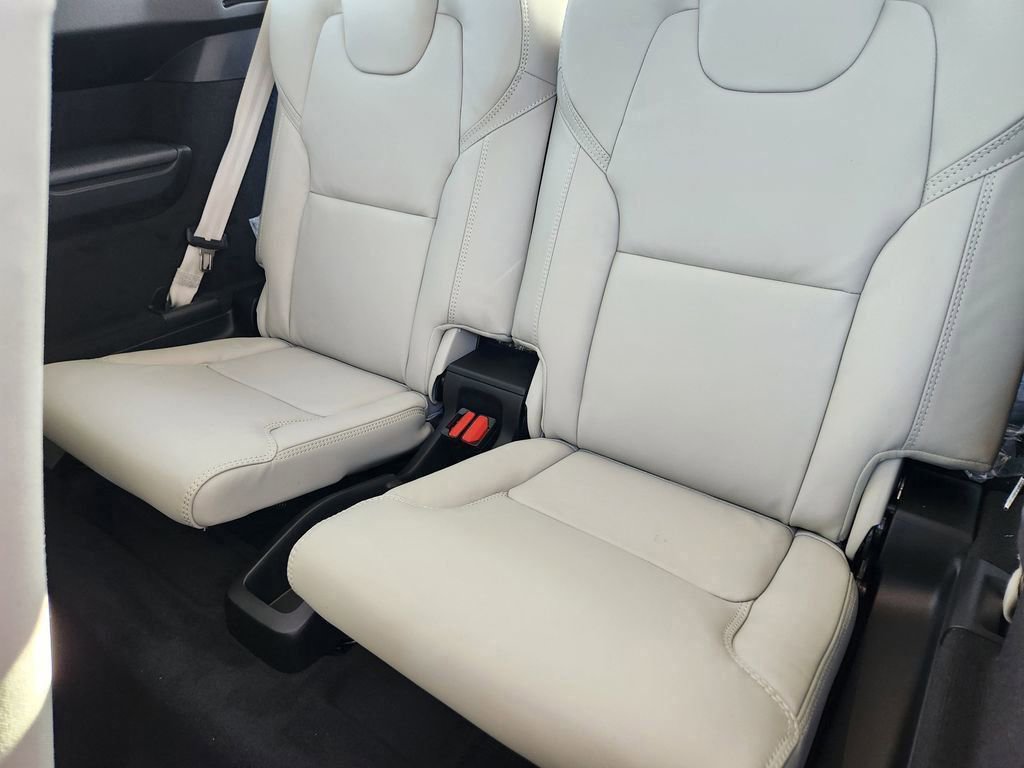 New 2026 Volvo XC90 T8 Ultra w/ Lounge Package image 19