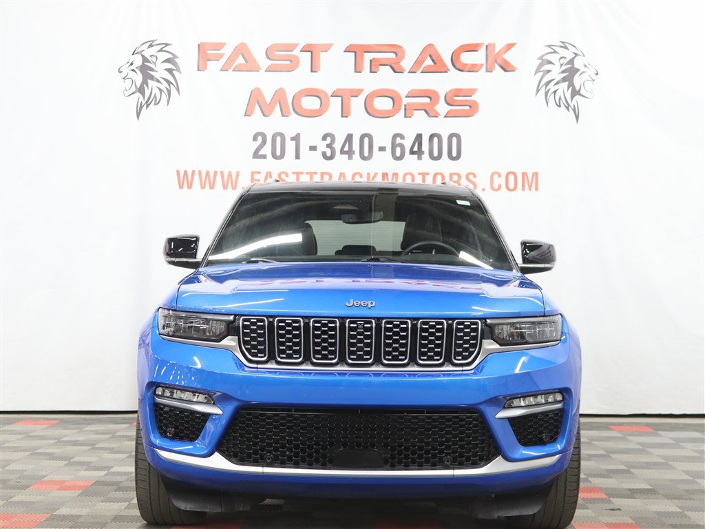 Used 2023 Jeep Grand Cherokee Summit AWD/4WD image 2