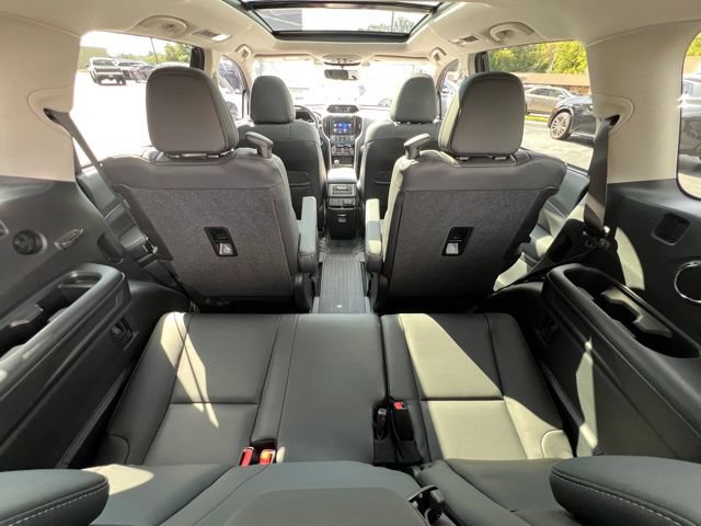 Used 2022 Subaru Ascent Limited w/ Technology Package AWD/4WD image 3
