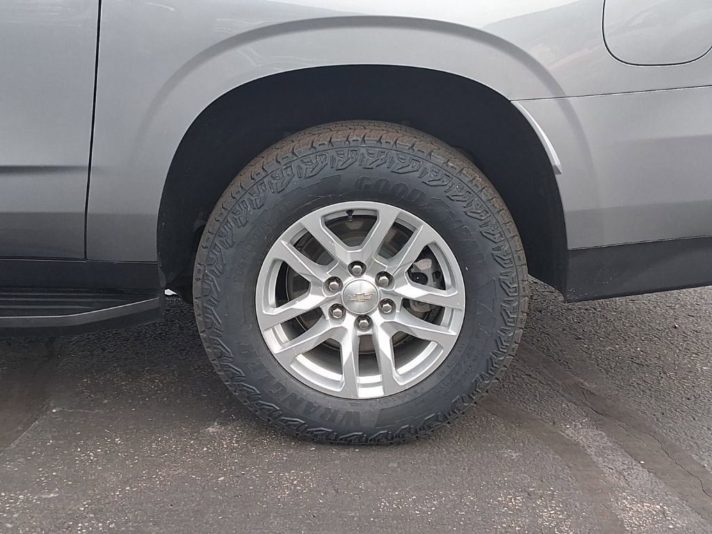Used 2023 Chevrolet Suburban LT image 12