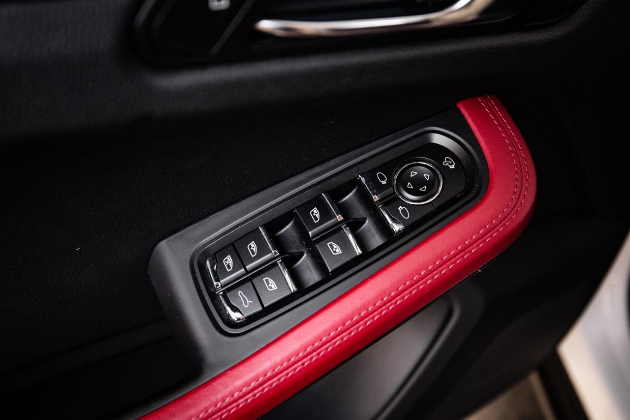 Certified 2023 Porsche Macan AWD/4WD image 22