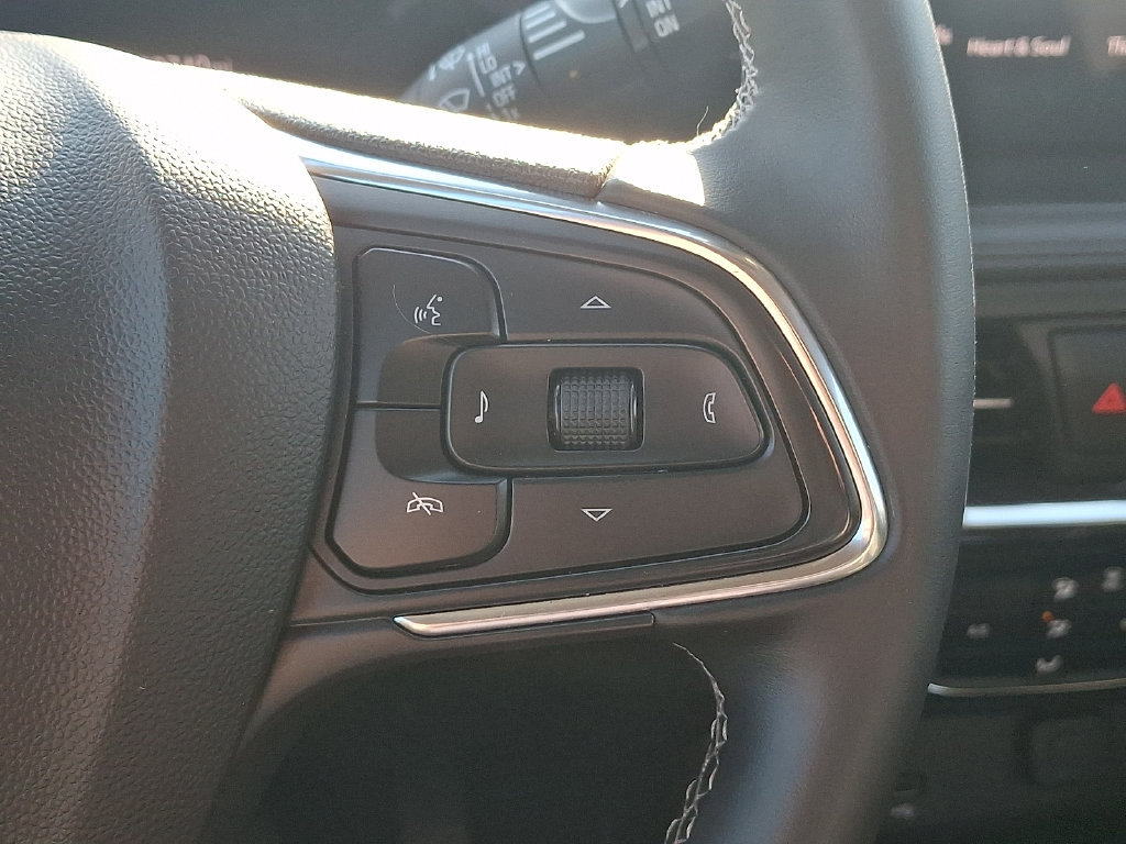 Used 2025 Buick Encore GX Preferred AWD/4WD image 21