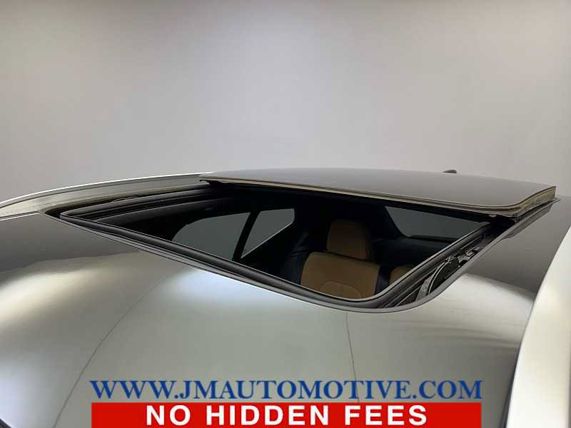 Used 2019 Volvo XC40 T5 Inscription AWD/4WD image 11