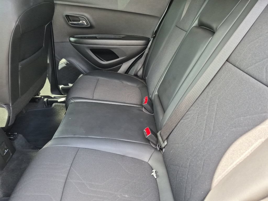 Used 2022 Chevrolet Trax LT w/ Midnight Edition FWD image 12
