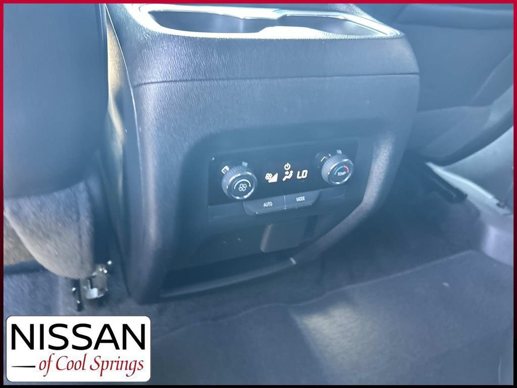 Used 2024 Chevrolet Traverse Z71 w/ Enhanced Driving Package AWD/4WD image 25