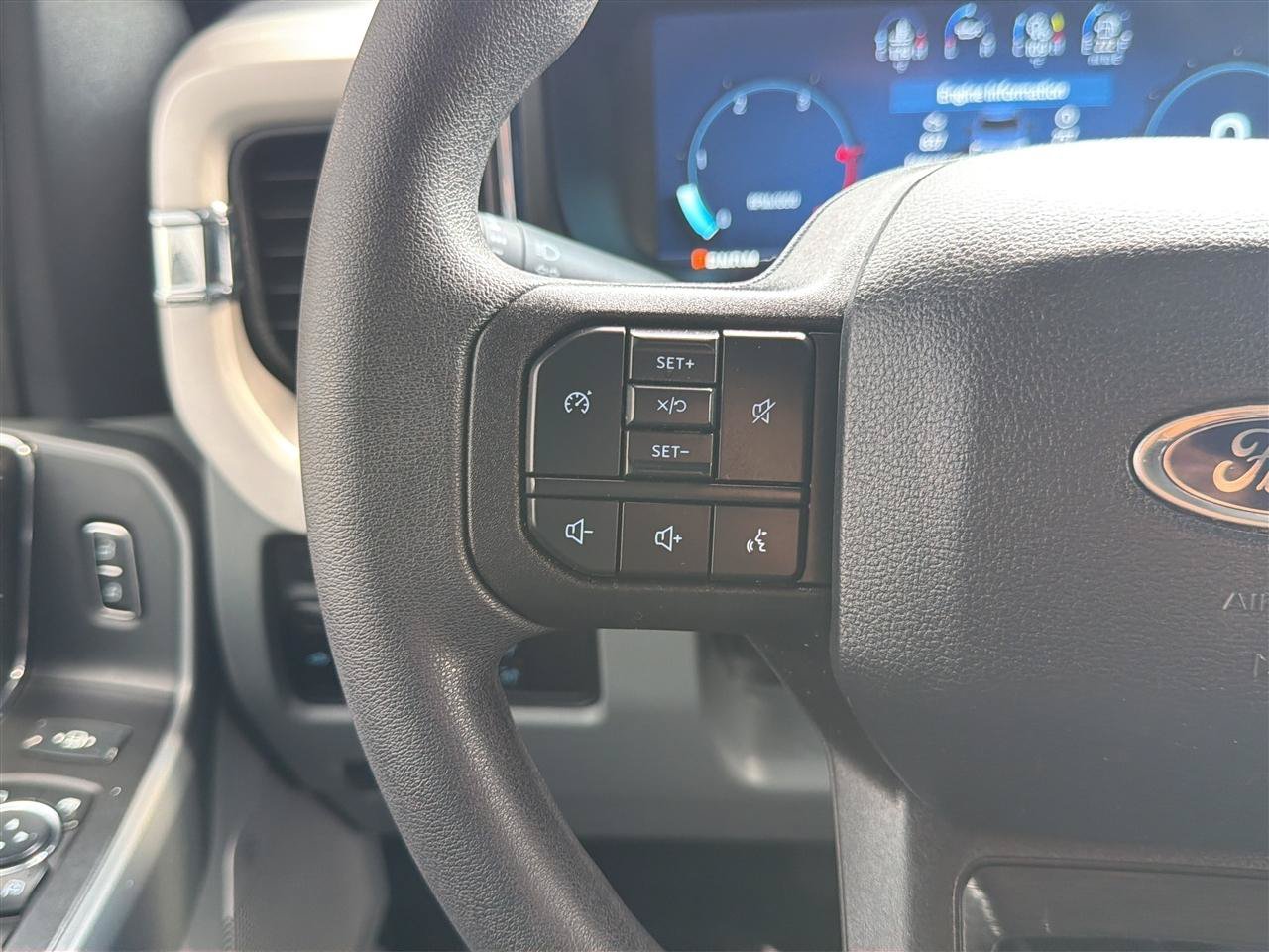 Used 2024 Ford F250 4x4 Crew Cab Super Duty image 27