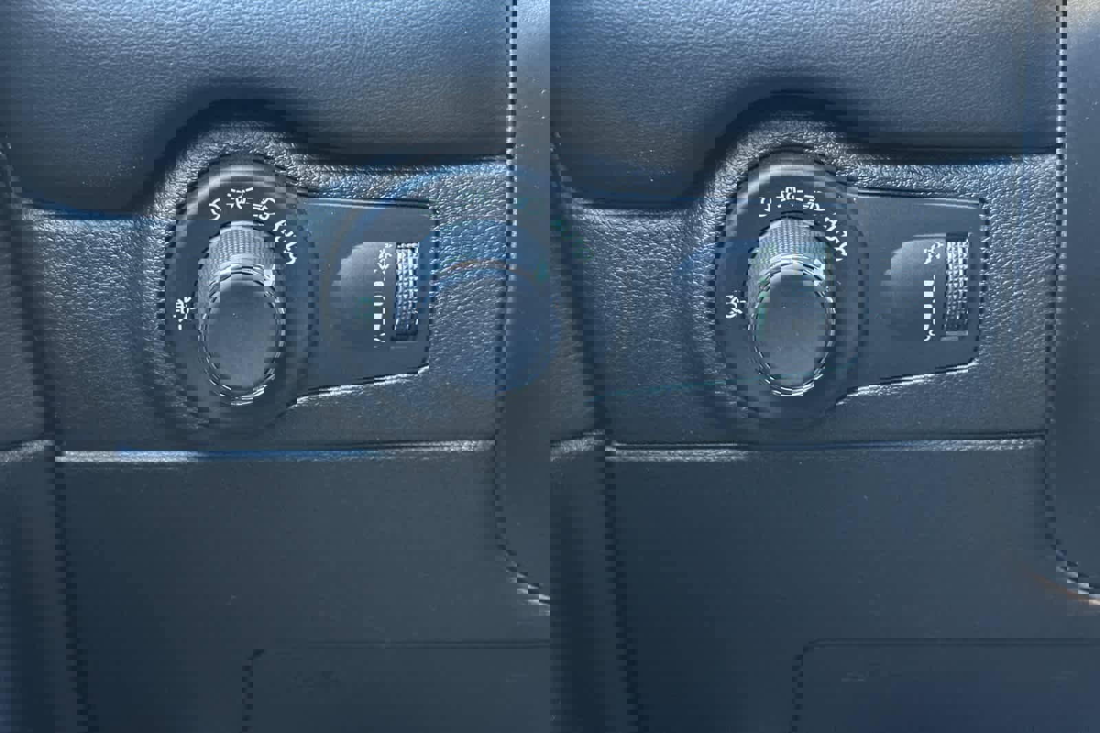 Used 2024 Dodge Durango GT image 32