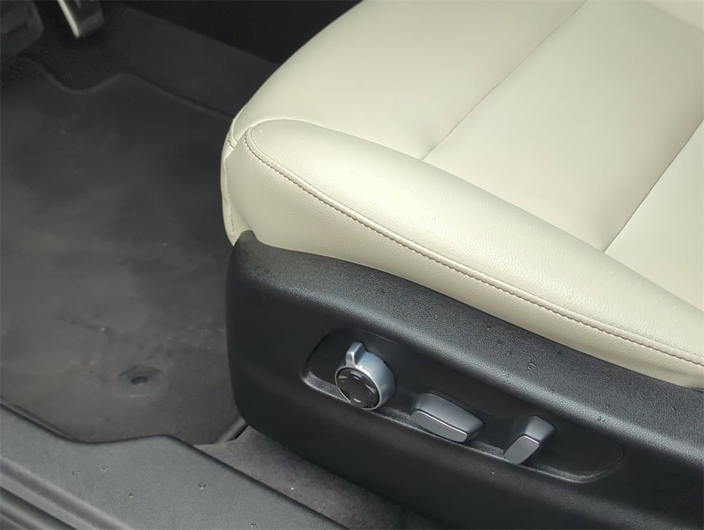 Used 2020 Cadillac XT4 Sport w/ Driver Awareness Package image 21