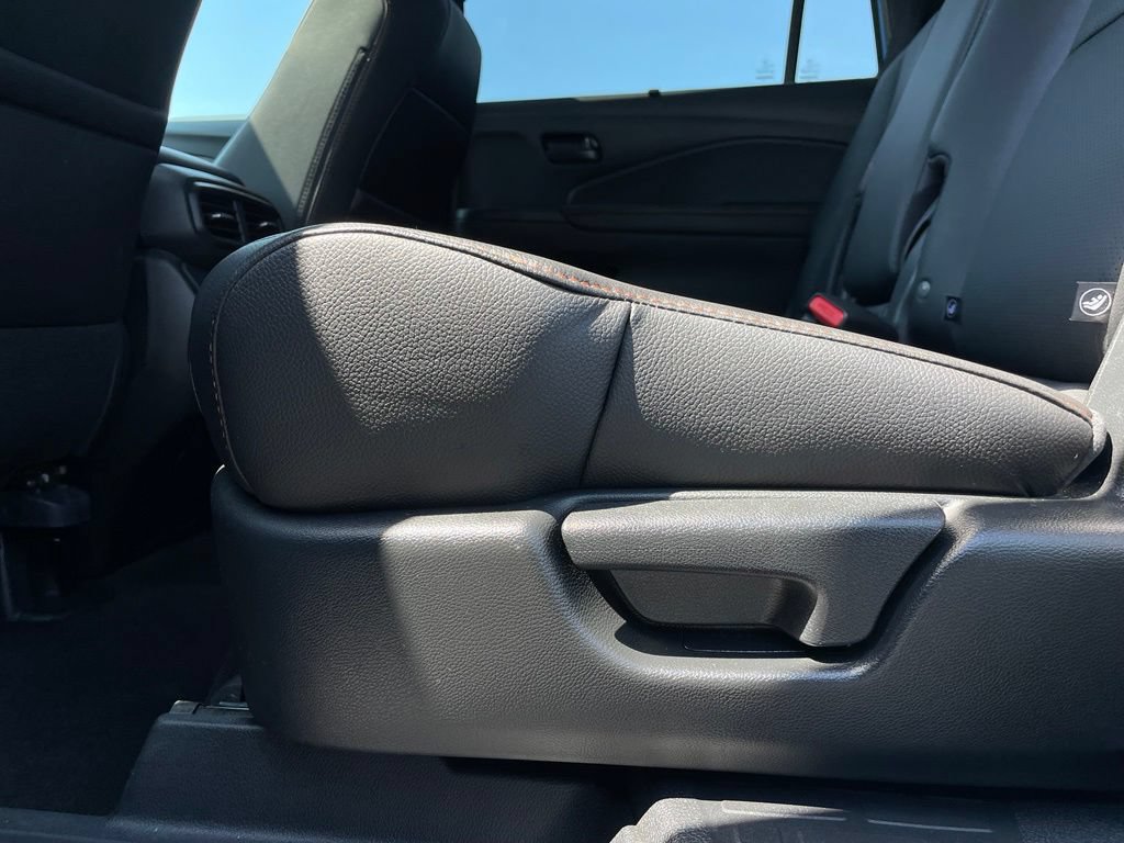 Certified 2025 Honda Passport TrailSport image 40