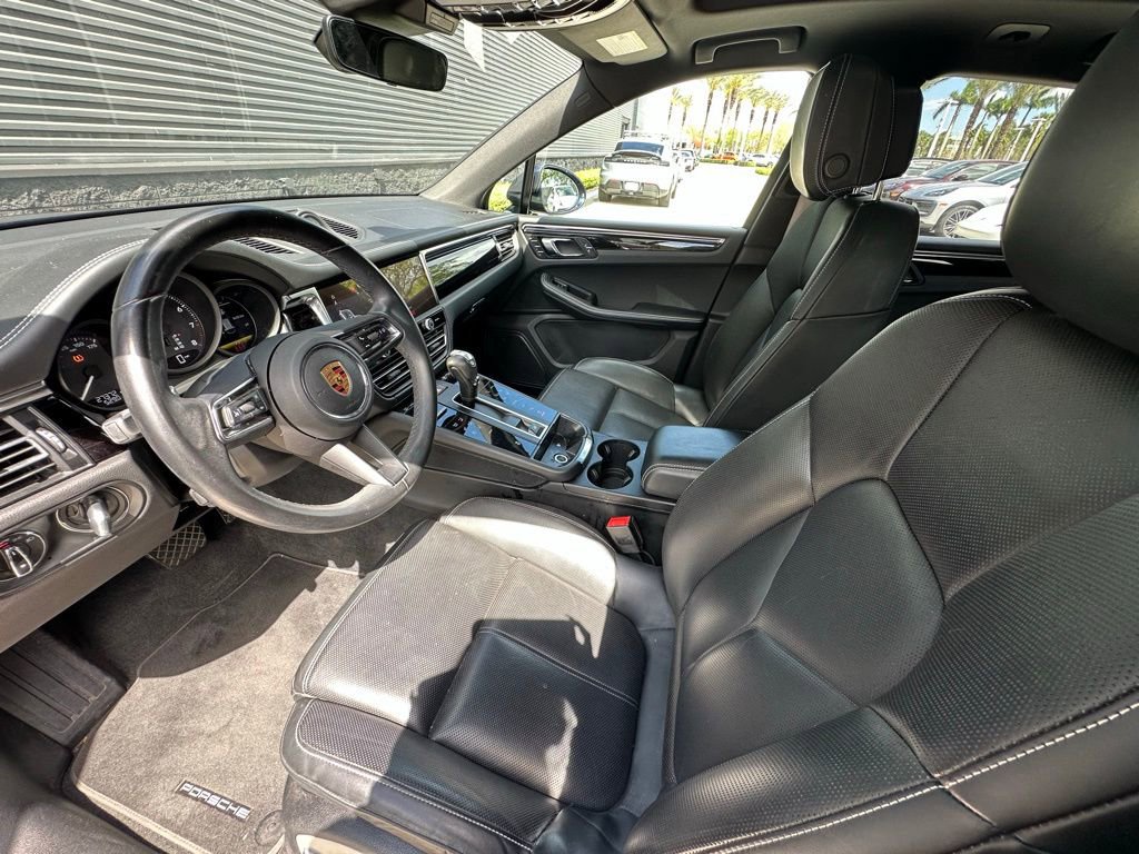 Certified 2023 Porsche Macan AWD/4WD image 4