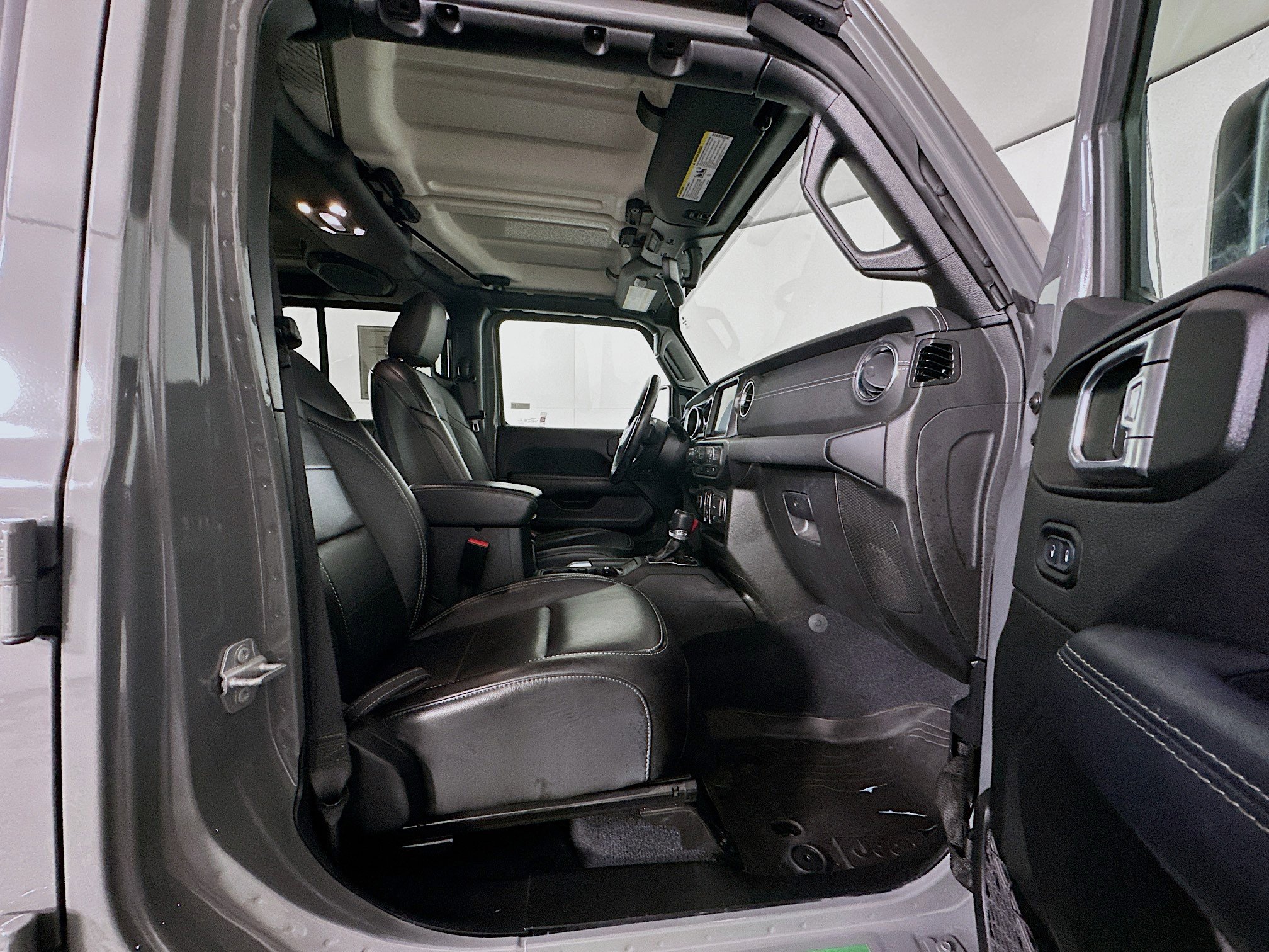 Used 2022 Jeep Wrangler Sahara w/ Cold Weather Group image 30