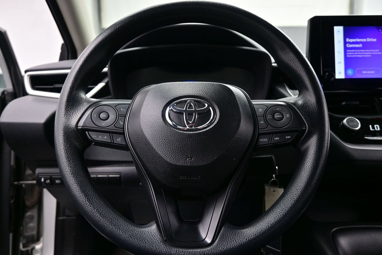 Used 2025 Toyota Corolla LE FWD image 21
