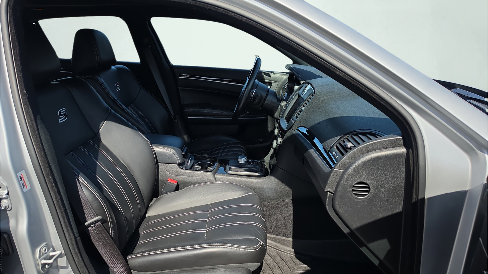 Used 2022 Chrysler 300 S RWD image 23